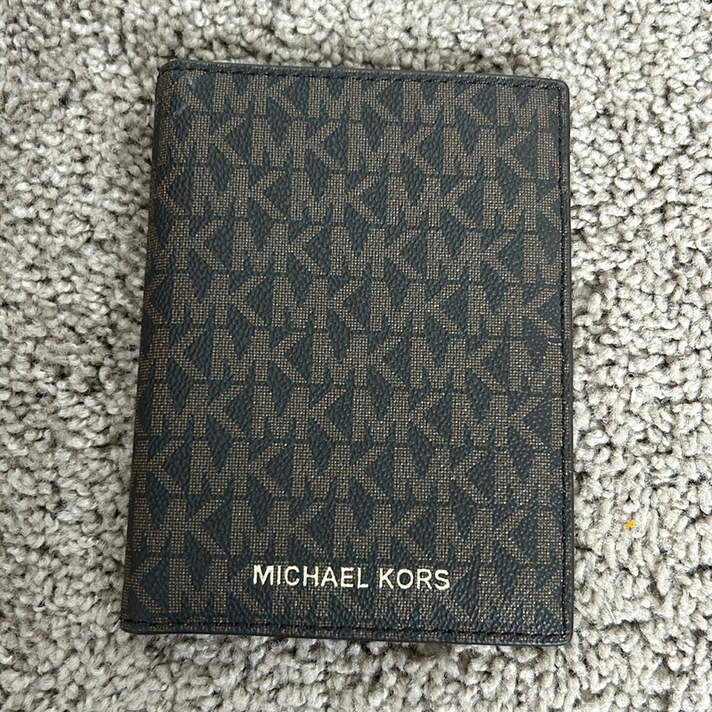 Michael Kors jet set travel passport holder/wallet - Picture 1 of 3